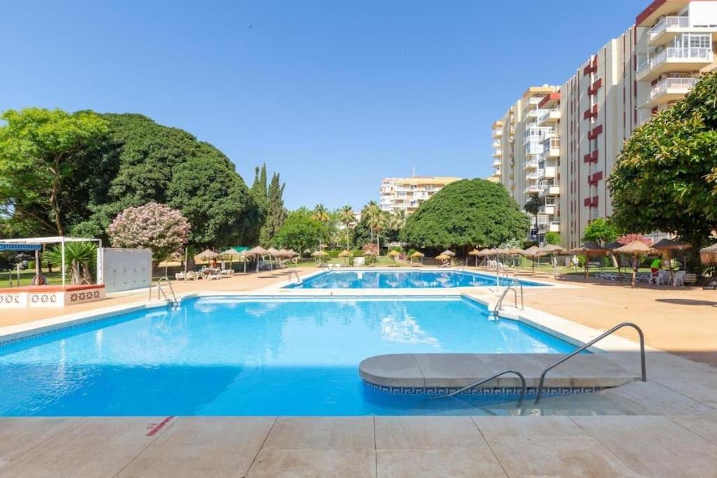 Apt Moderno Con Vistas, Recepcion 24 Hs Y Piscinas Benalmadena Bagian luar foto